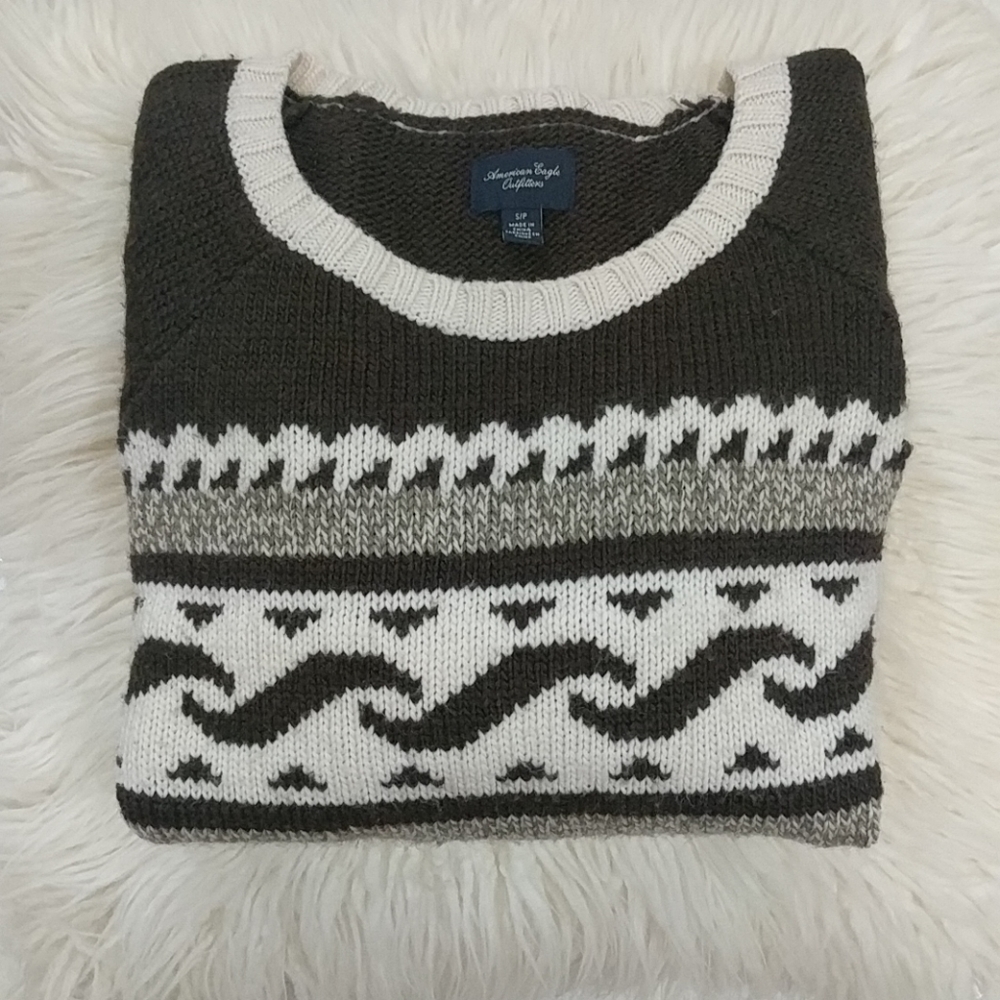 🛍 American Eagle Sweater